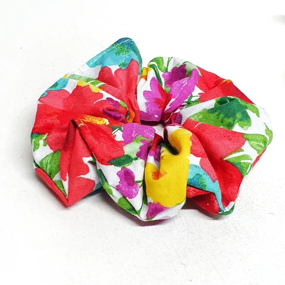 Pablo Reversible Floral Dog Bandana Leash & Scrunchie Set - Picture 5 of 7